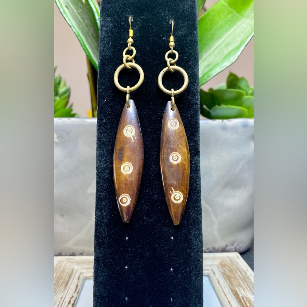 NEW Handmade African Boho Cowbone and Brass Carved Dangle Earrings
